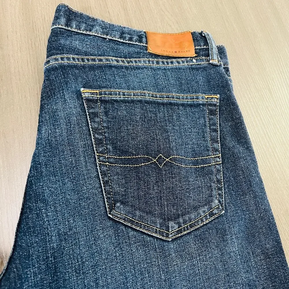 Lucky Brand Jeans Men's Size 34X32 Blue 410 Athletic Fit Straight Leg Denim